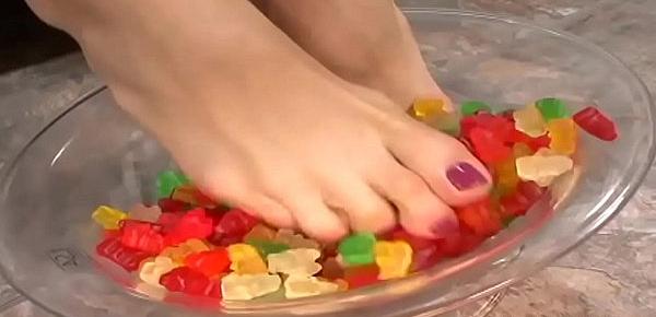  Nikka Noir foot fetish with gummy bears